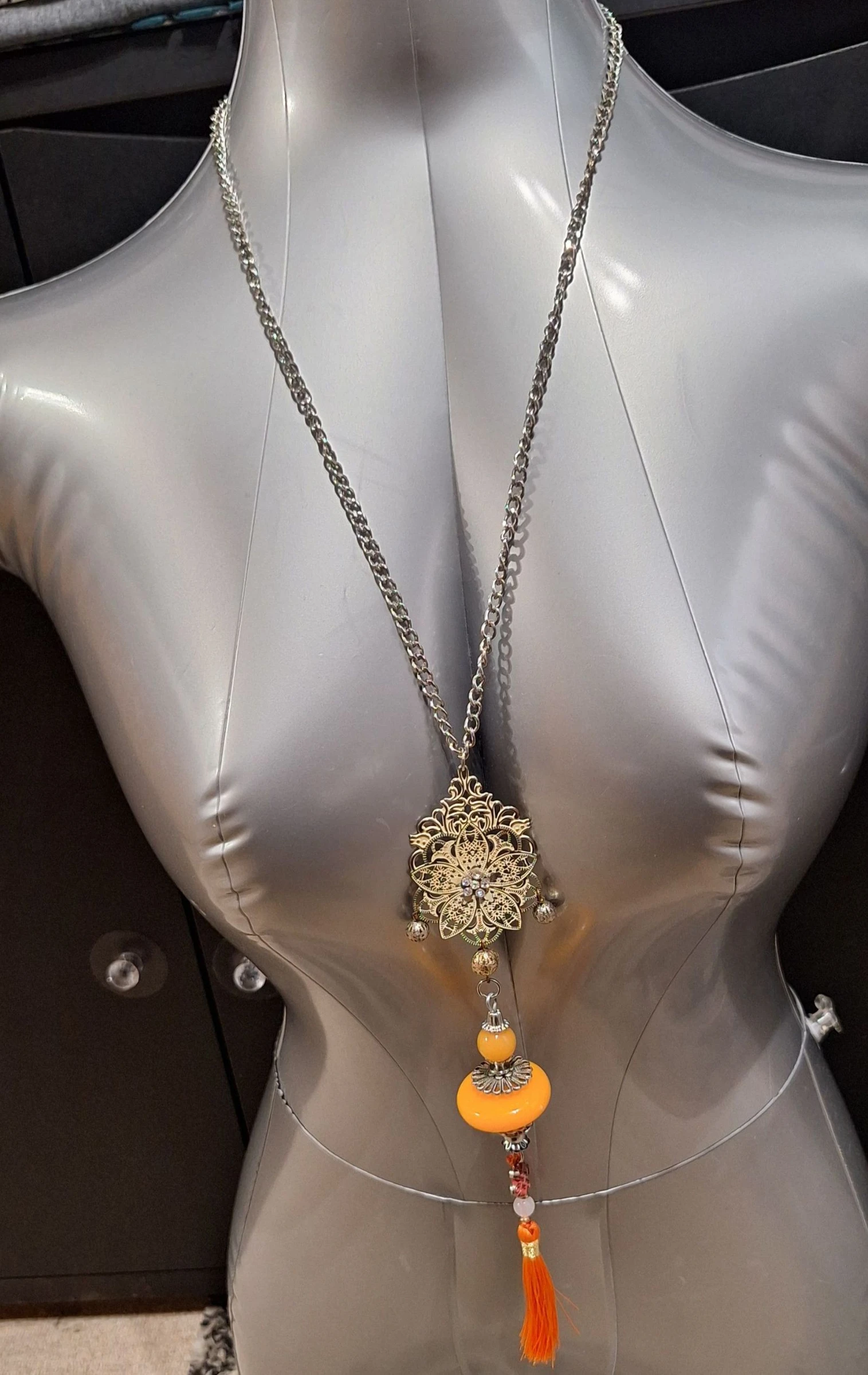 Longue chaîne pendentif breloques